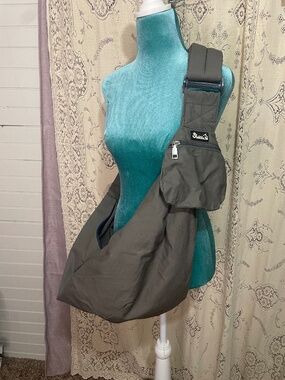 SlowTon: hands-free pet carrier sling